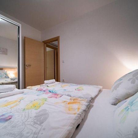 Apartments Arbis Lopar Eksteriør bilde