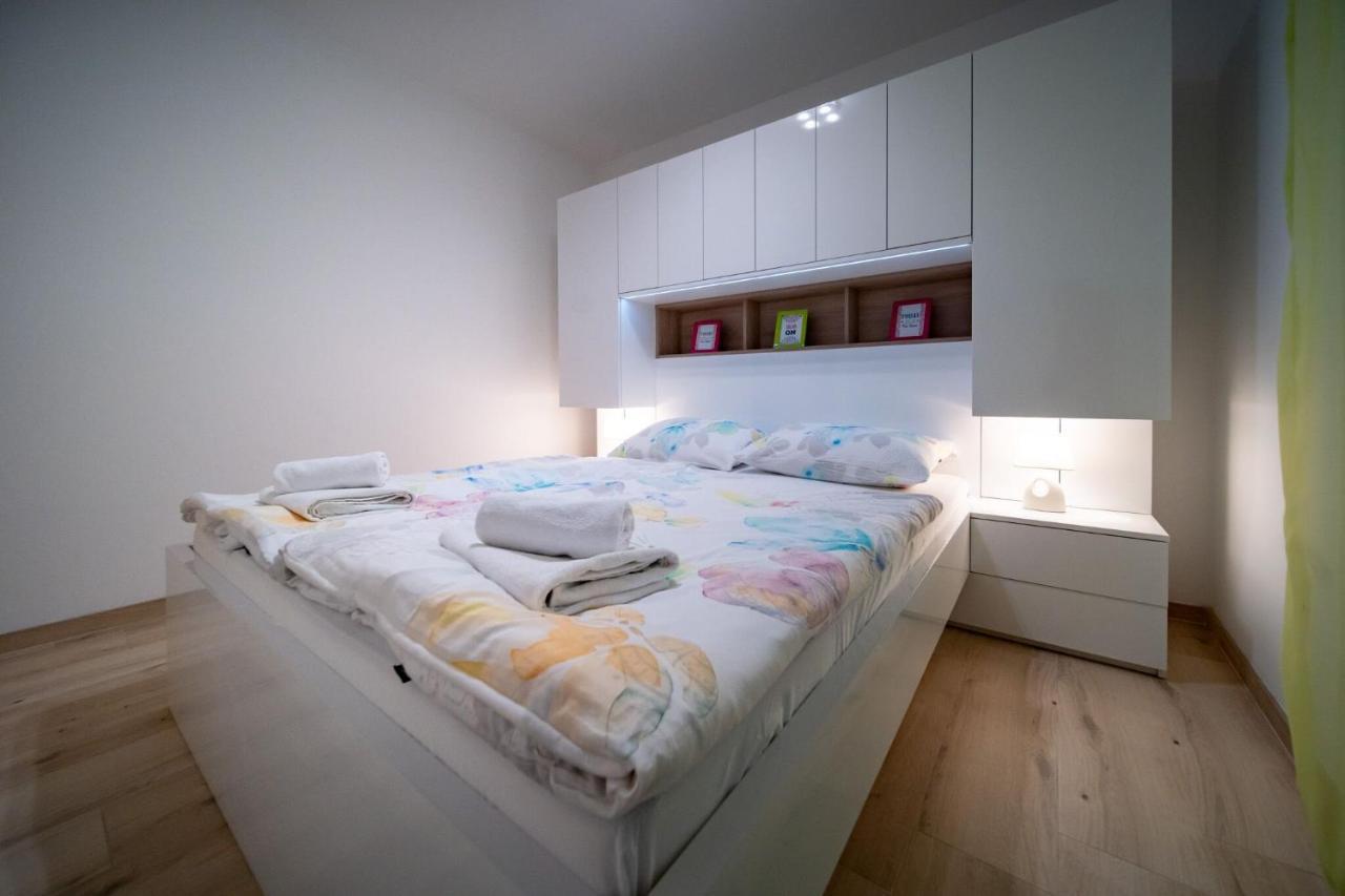 Apartments Arbis Lopar Eksteriør bilde