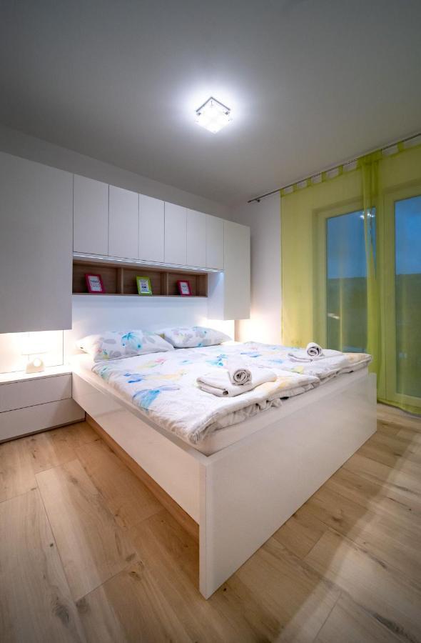 Apartments Arbis Lopar Eksteriør bilde
