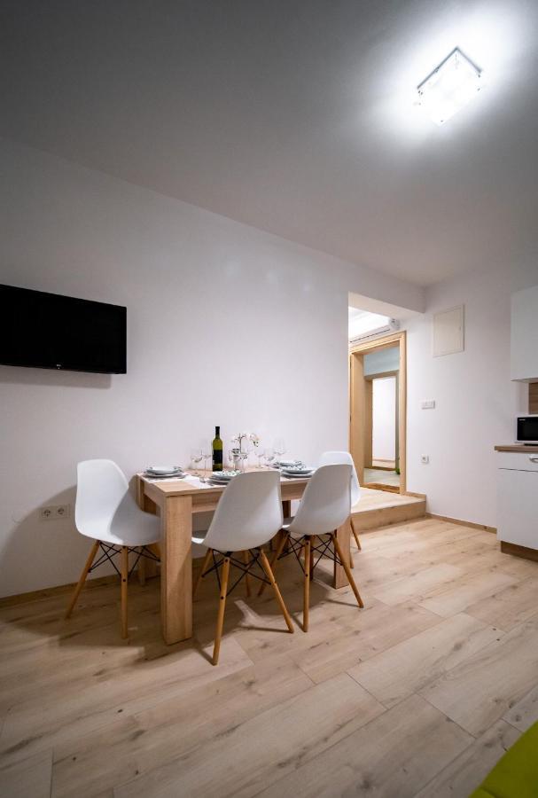 Apartments Arbis Lopar Eksteriør bilde