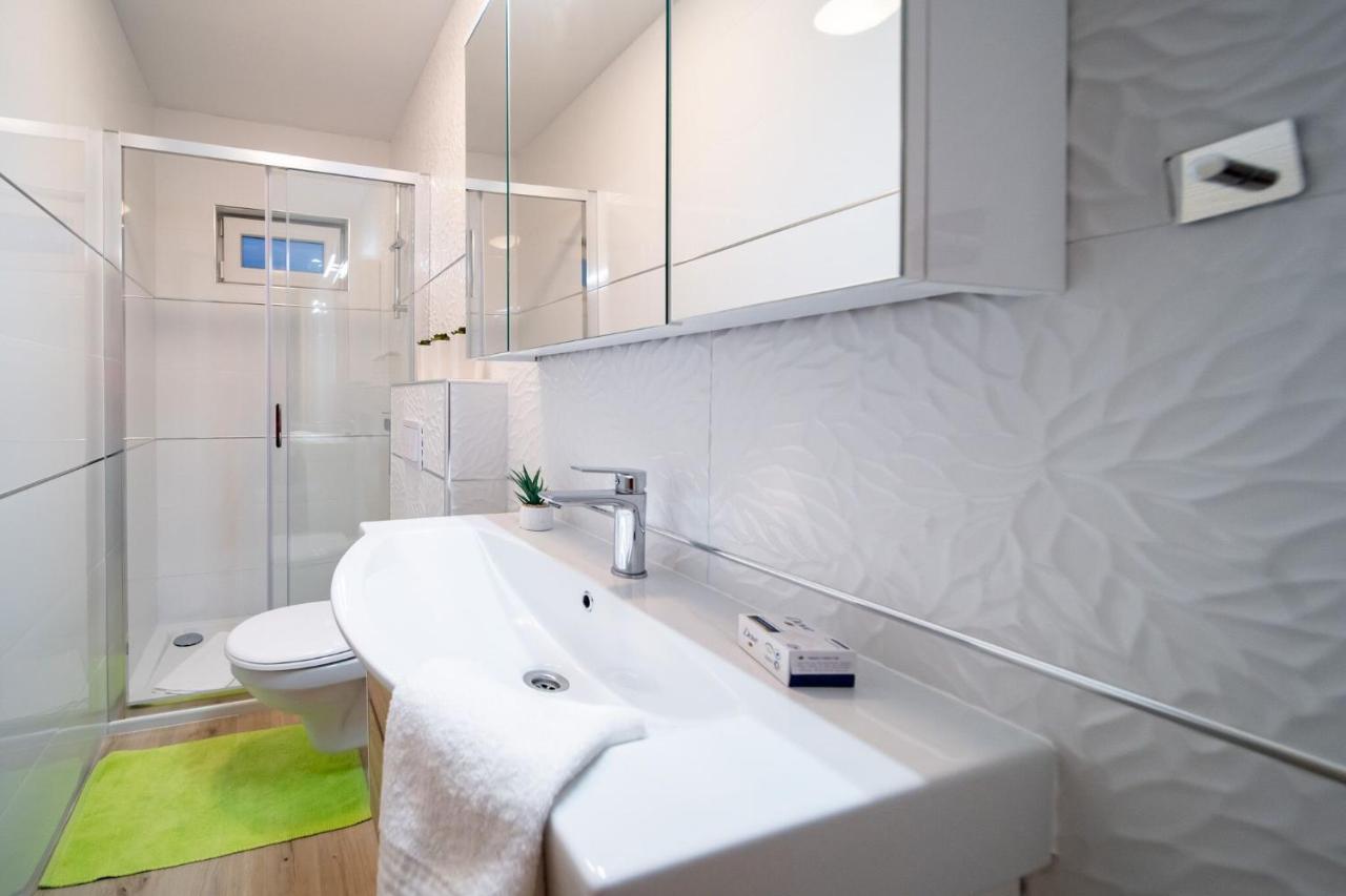 Apartments Arbis Lopar Eksteriør bilde