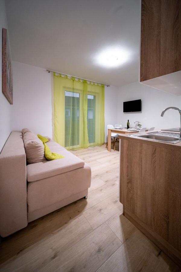 Apartments Arbis Lopar Eksteriør bilde