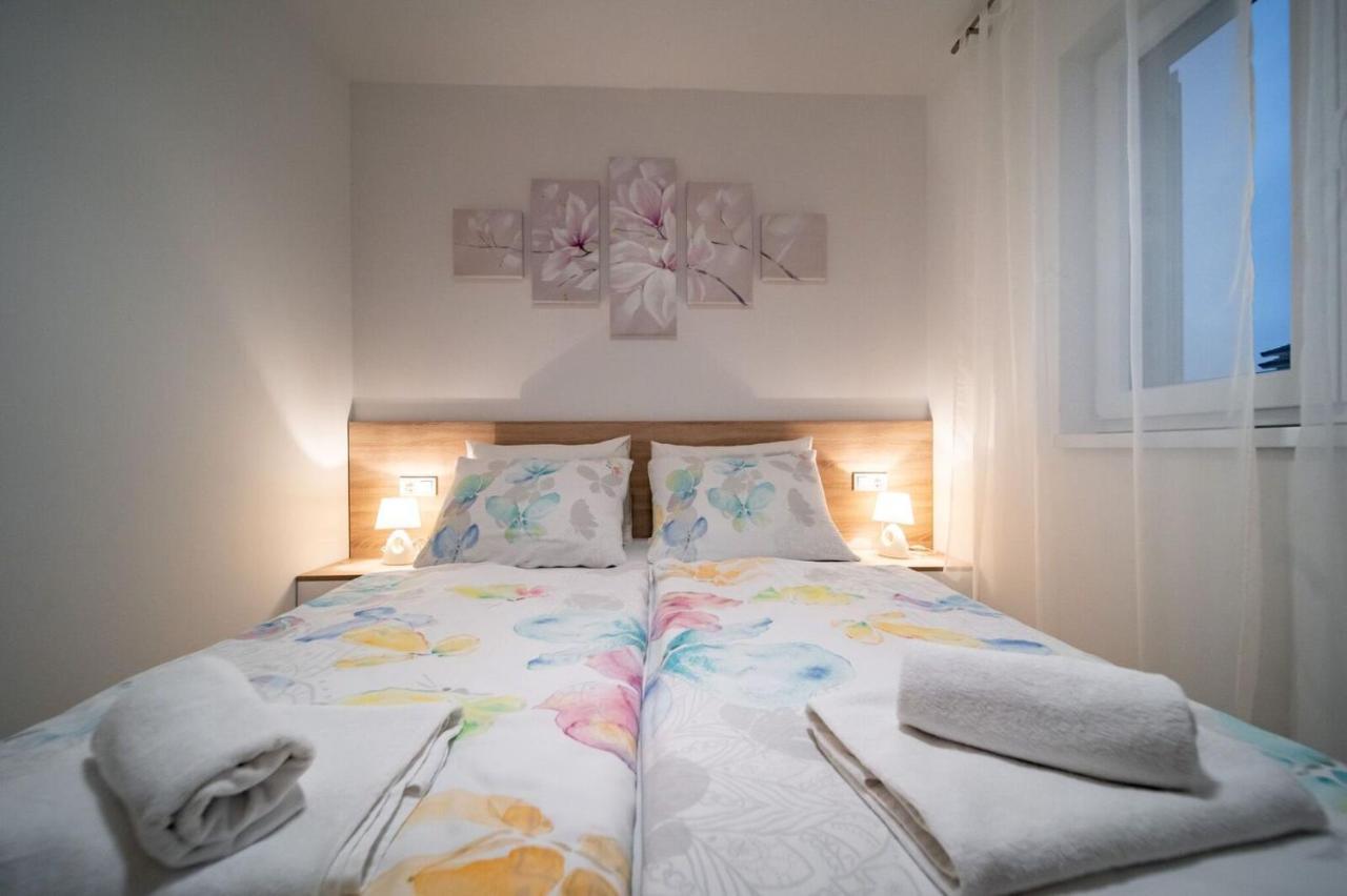 Apartments Arbis Lopar Eksteriør bilde
