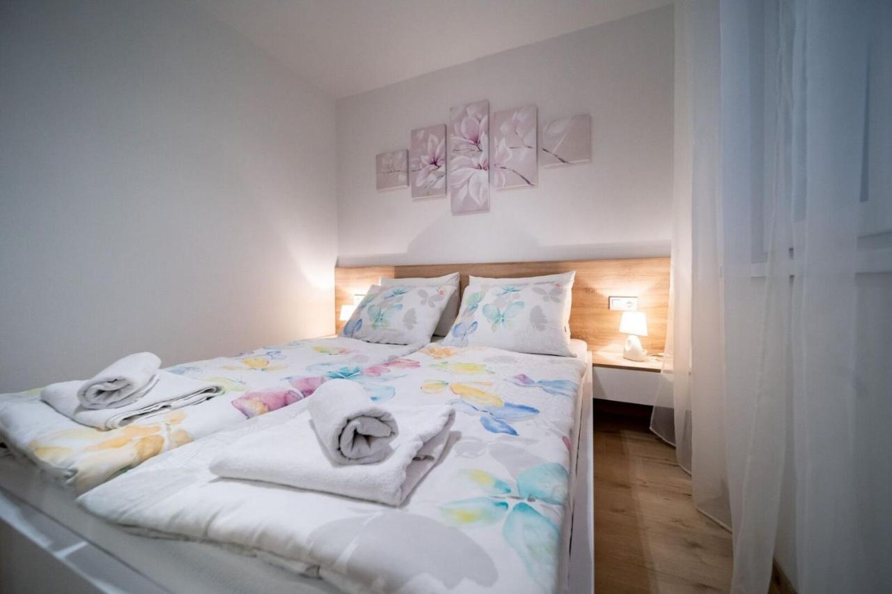 Apartments Arbis Lopar Eksteriør bilde