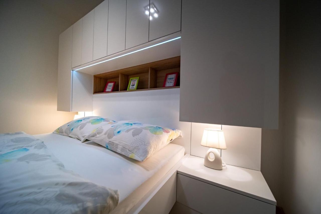 Apartments Arbis Lopar Eksteriør bilde