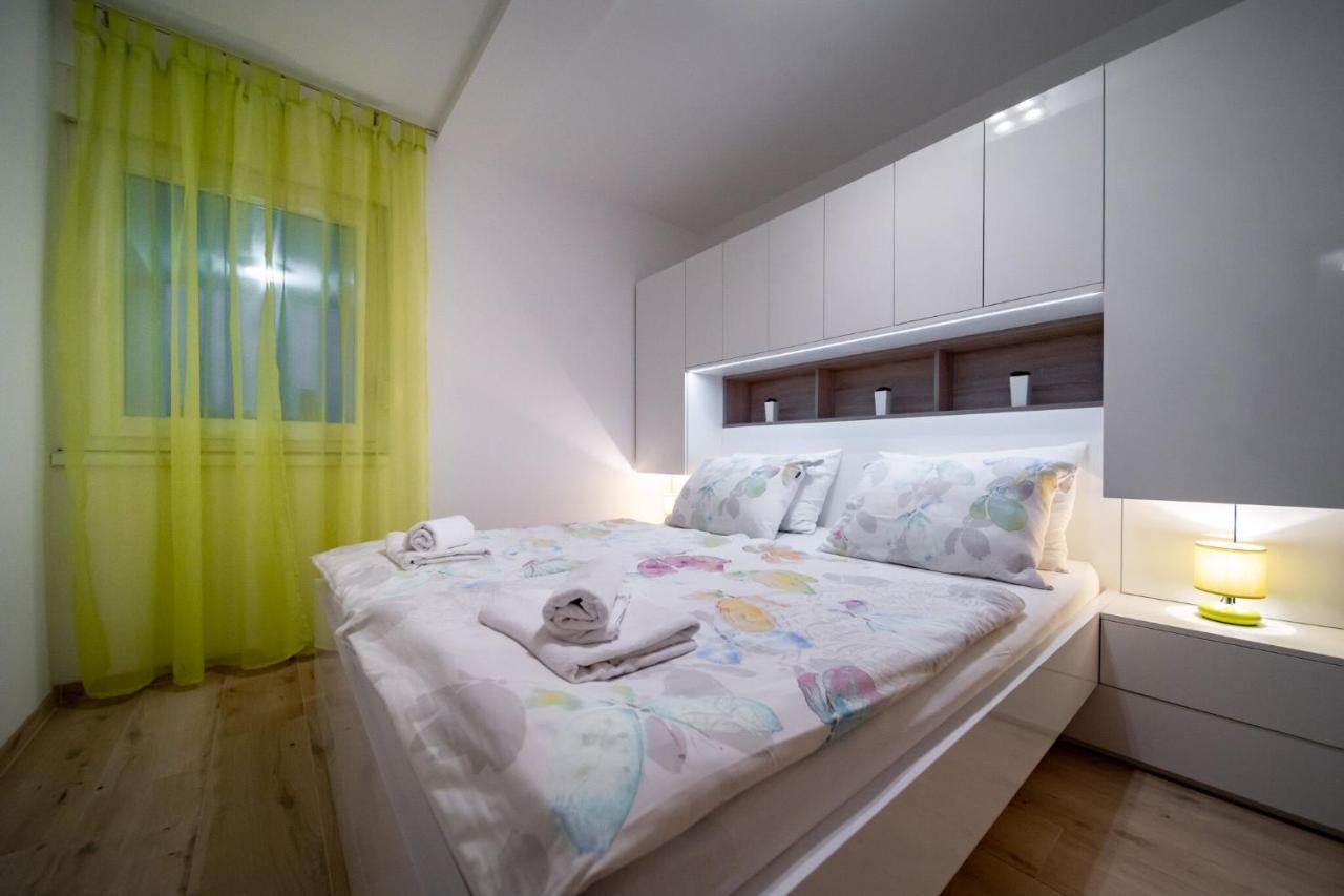 Apartments Arbis Lopar Eksteriør bilde
