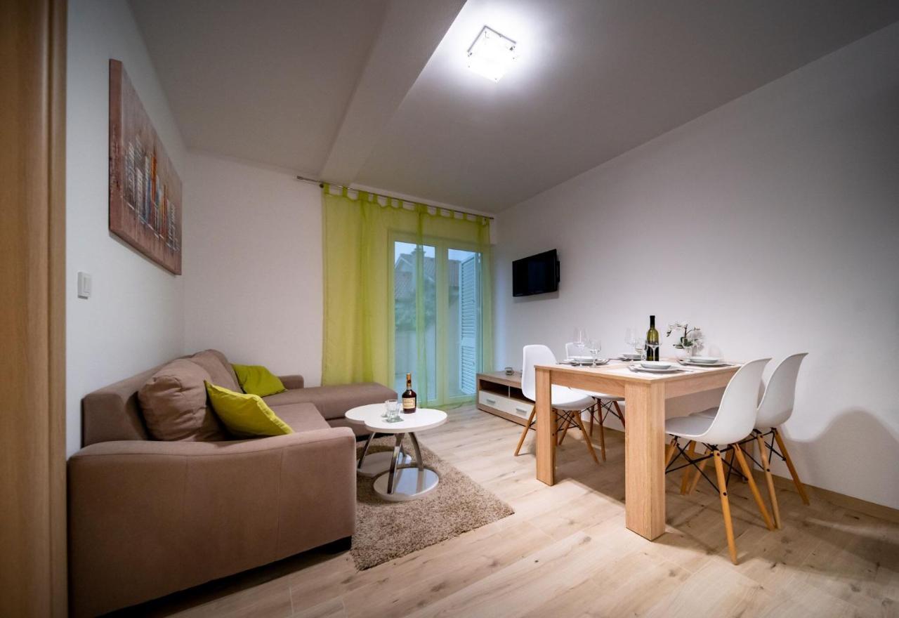 Apartments Arbis Lopar Eksteriør bilde