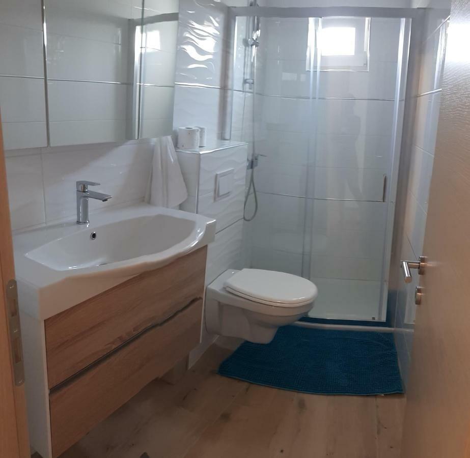 Apartments Arbis Lopar Eksteriør bilde